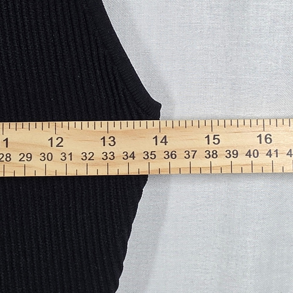 Aritzia Babaton Sculpt Crop Top Womens Medium Black Ribbed Knit Square Neck - Picture 6 of 9